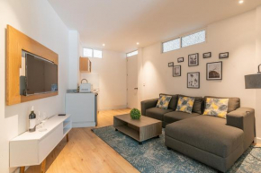 Stylish Quiet Studio, Smart Tv, Six Flags 1k